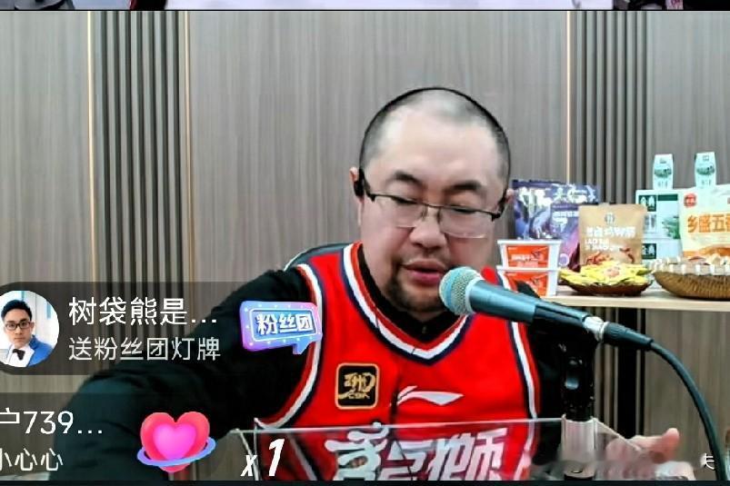 篮球名嘴贾队长直播宏远比赛，突然提出一个尖锐问题：胡明轩和徐杰球权之争，到底该如