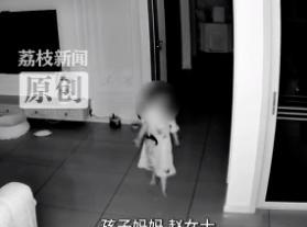 “科学解释不清！”近日江苏淮安，一女子深夜起床上厕所时，竟发现自家大门敞开着，而