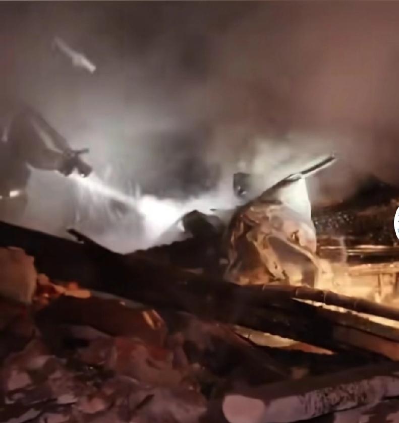 深夜里突然传来一声巨响，哈尔科夫的生命线就这么被炸断了！佩切尼吉大坝遭到了弹道导