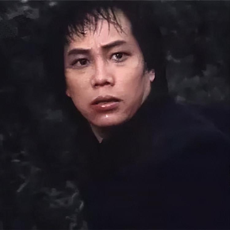 武打演员陈慧敏说，梁小龙不简单，有一段时间，我们经常合作，拍电影，那个时候拍武打