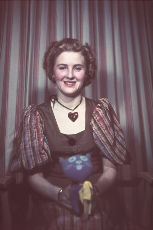 1939年。雨果·耶格尔镜头下的伊娃·布劳恩