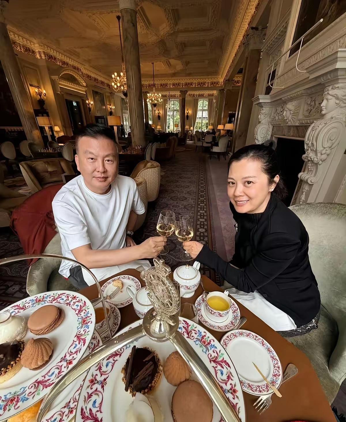我敢打赌，能把这二位全部认出来的，绝对是一位对中央电视台非常了解的高手。