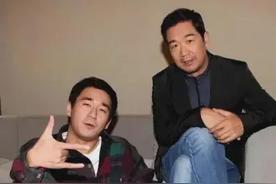 🌙他把女友鼻梁骨打断，两次吸毒被抓，现在泰国豪宅的主卧墙上，赫然刷着两个字：自