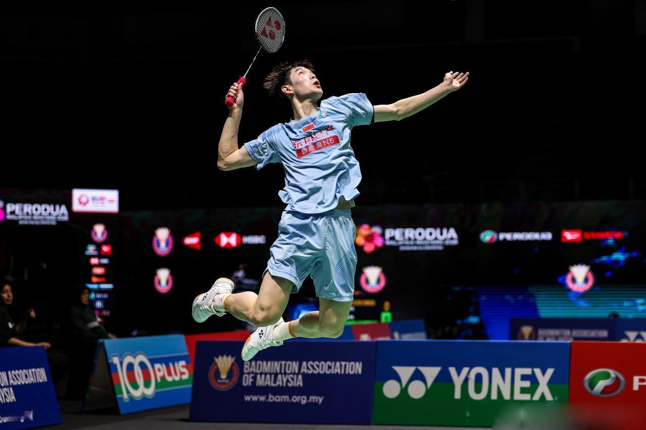 国羽德比鏖战三局！朱轩辰2-1力克胡哲安挺进四强，半决赛迎战林丹杯冠军詹俊为！