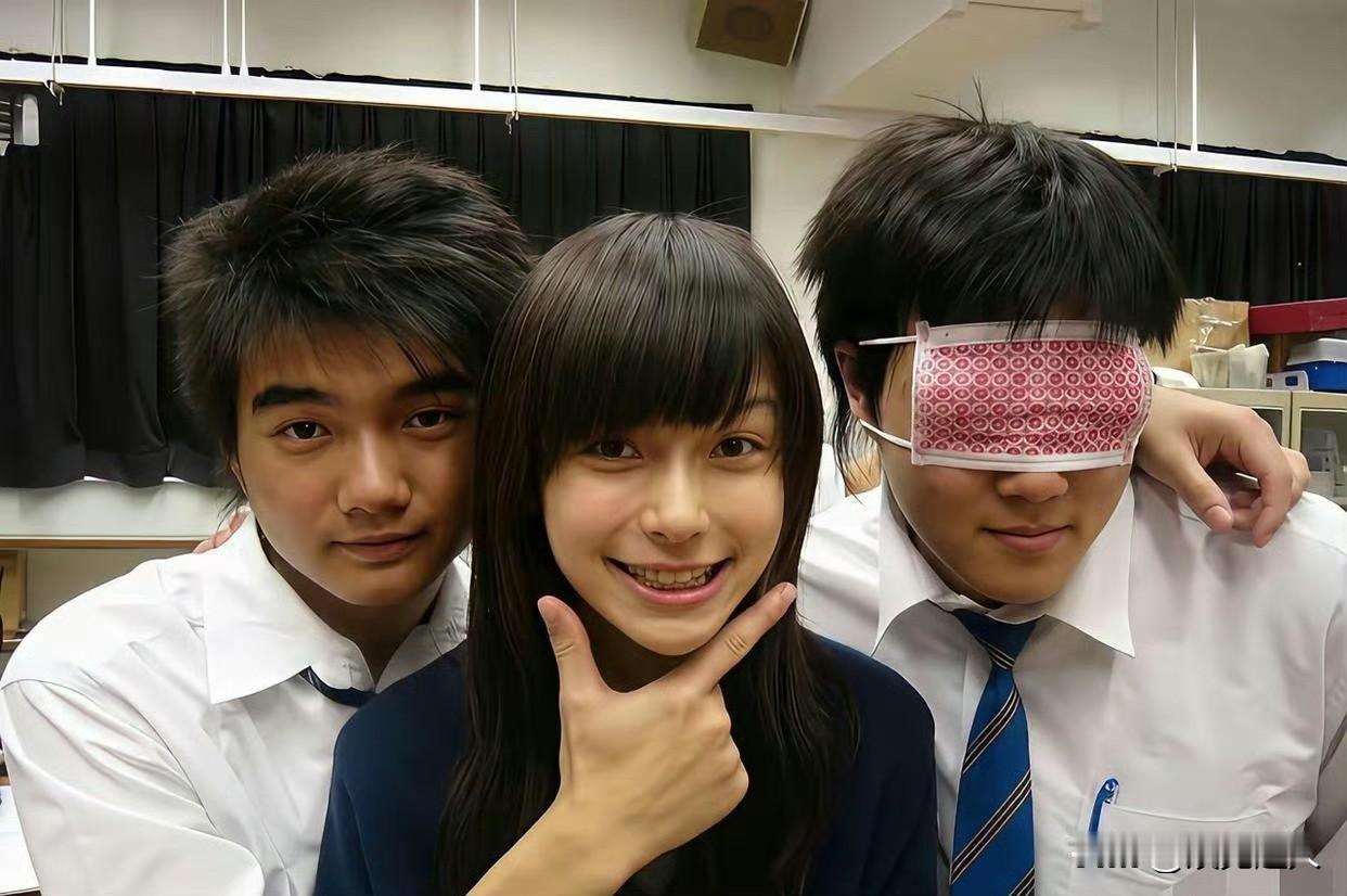 高中时的Angelababy也太绝了！天生好骨相，青涩劲儿挡不住亮眼，一眼就能看