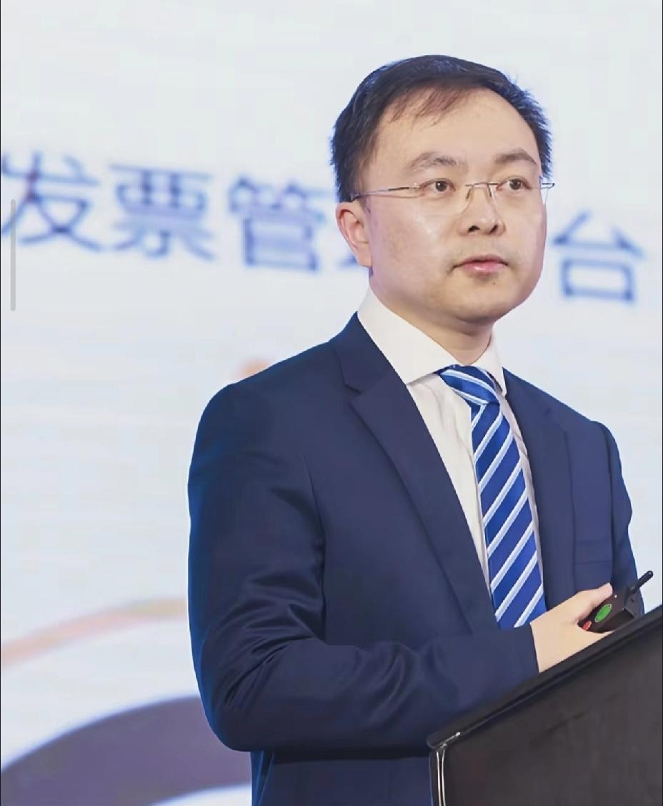 蔡磊渐冻症已经接近终末期，不服输，永远向上的那种生命力，让人敬佩！蔡磊目前