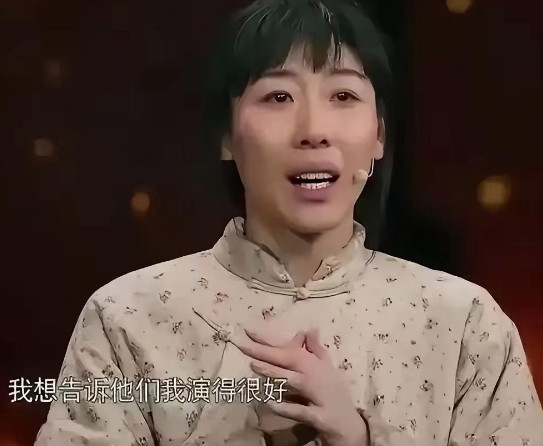 在娱乐圈，任素汐一直备受争议。有网友评价她“上半身普通，下半身贪婪”，这话虽尖锐