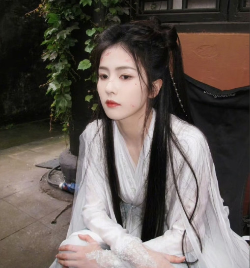 白鹿啊，要是不行的话你就退圈吧。真没想到她现在居然对鸡蛋过敏。实在是太