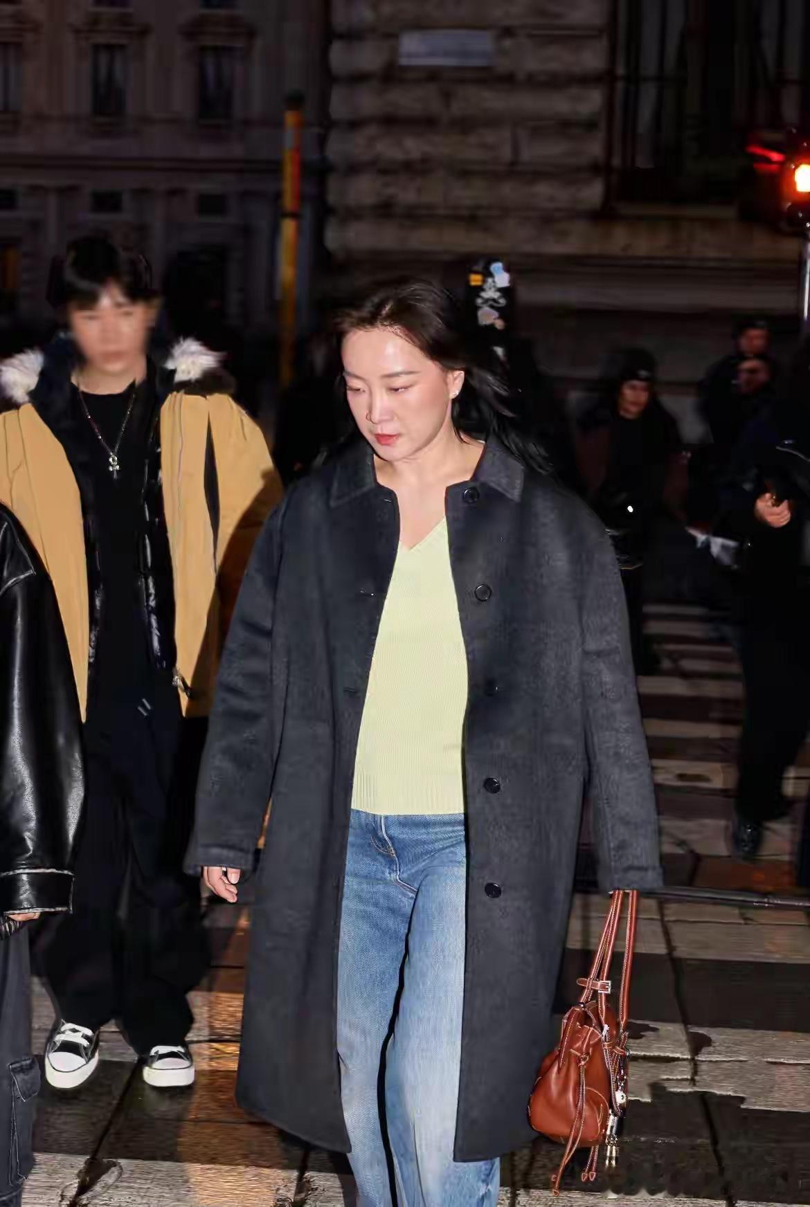 竟然是贾玲啊看了半天没认出来姐姐真是只胖过没丑过现在的状态也太好