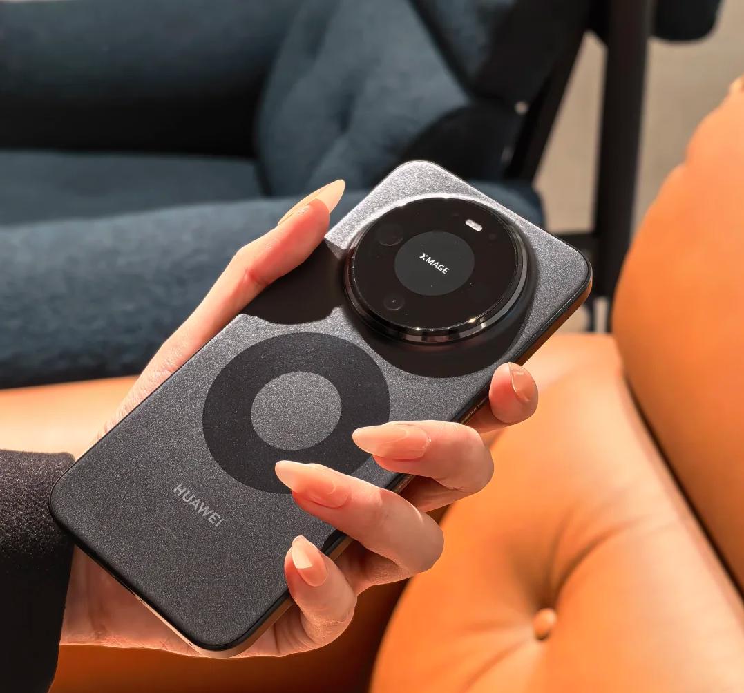 大家都抢到新出的华为Mate80了吗？拿着试了试，使用体验太圈粉，3D人脸识