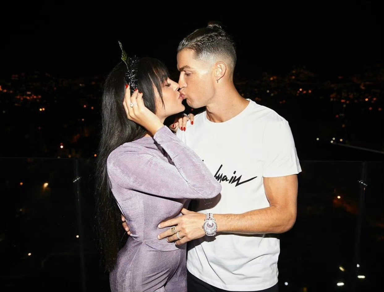 C罗c罗向乔治娜求婚成功和c罗一起siu到最后恭喜恭喜💍[