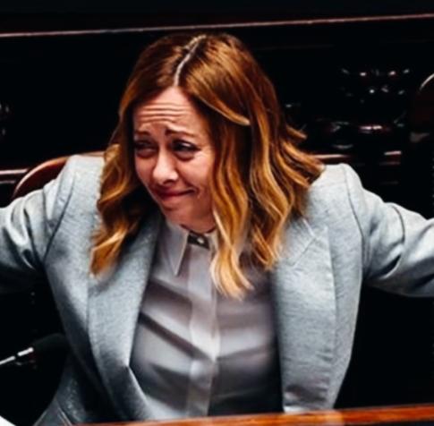 梅洛尼这是开个会，都成了表情包了啊！这表情是不是很有特点和个性啊！这些表情是