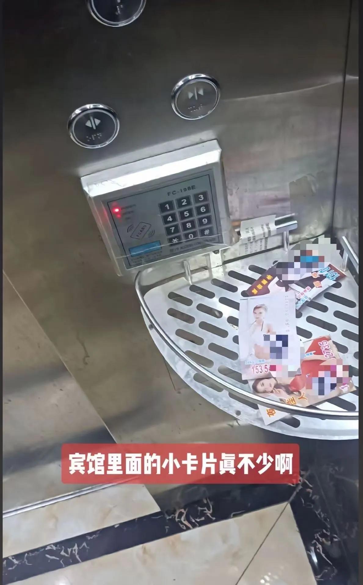 说个真事儿。前两天刷手机，看到一位民警大哥干了件挺有意思的事——他对着墙上那