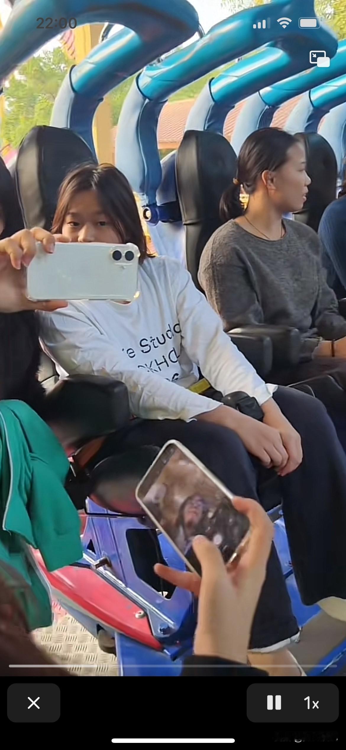 全红婵一直没有耍大牌，每次粉丝不是过份的要求，她都会配合拍照，而且出行游玩，并没