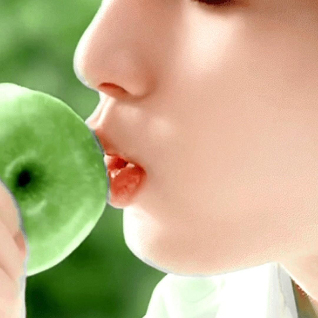 老板自己把代言人成毅的TVC给泄了，这操作真是头一回见。明天才官宣的物料，今