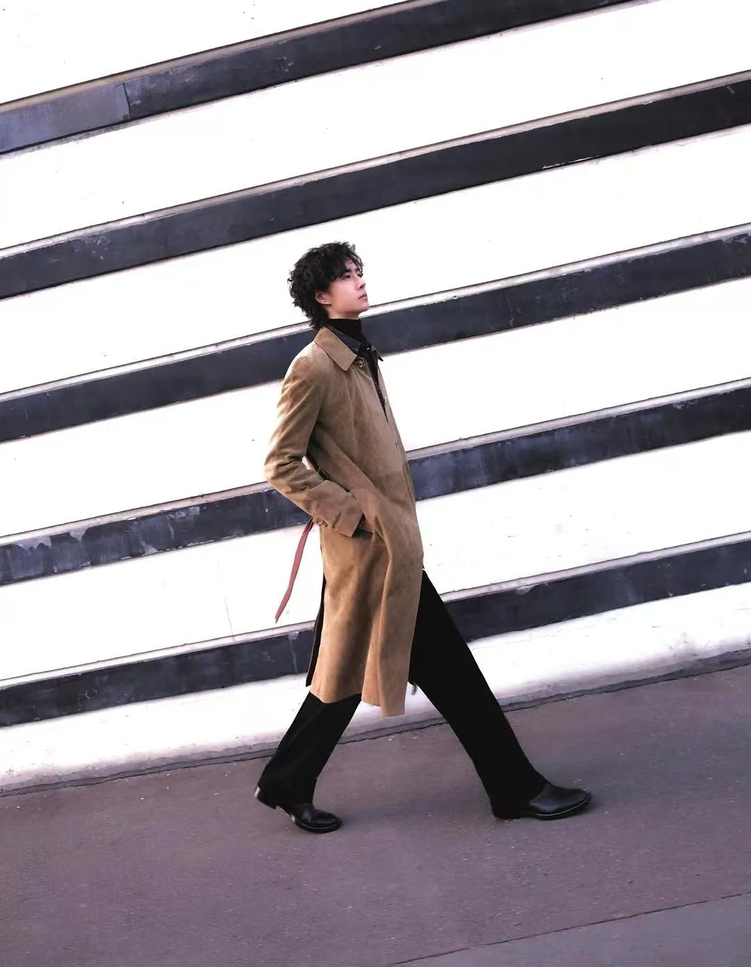 理性讨论，王一博是不是有种老成感？精修下法令纹都很重