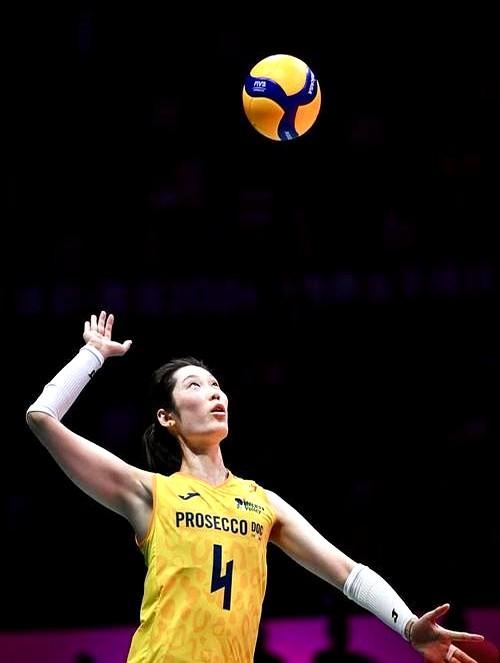 三问赖亚文？你看到河南女排朱挺在15届全运会比赛中的表现了吗？谁能想到河南女排五