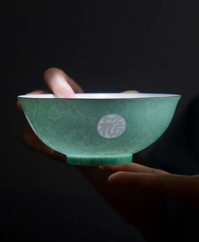 “理解”这个词的准确内涵，就是通过去理解他人来理解自己，也通过理解自己去理解他人