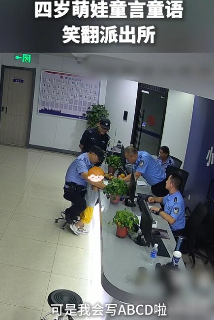 太让人捏把汗了！江苏南京，一名4岁男童发现妈妈下楼拿快递，竟自己打开家门，跑到外