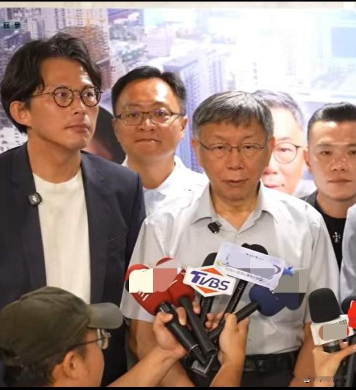 台湾民众党的三大战术台湾民众党和中国国民党和民进党比，是小党。但小党要生