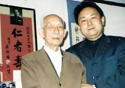 他曾是秋收起义的领导人，53岁时被粟裕俘虏，陈赓求情：请善待他。 文强，湖南