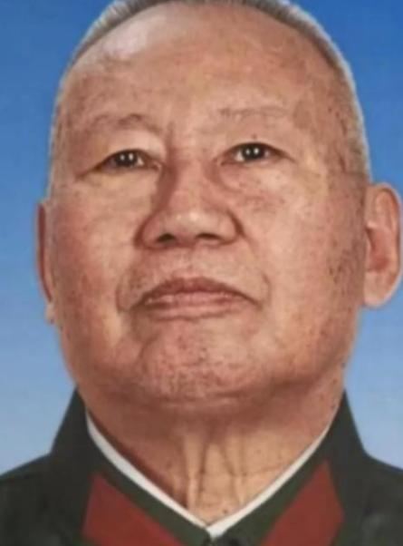 1978年，原空军副司令张积慧被撤职，被关了两年后，转业的他，到成都420厂当副