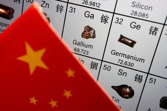 《纽约时报》13日发文说：“从汽车到战斗机：中国稀土新出口限制或对全球造成沉重打