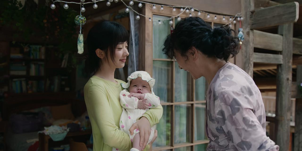 有一种爱真叫隔代亲！电视剧《小芳》里面，小芳没有和小伟结婚，小芳就生下了孩子