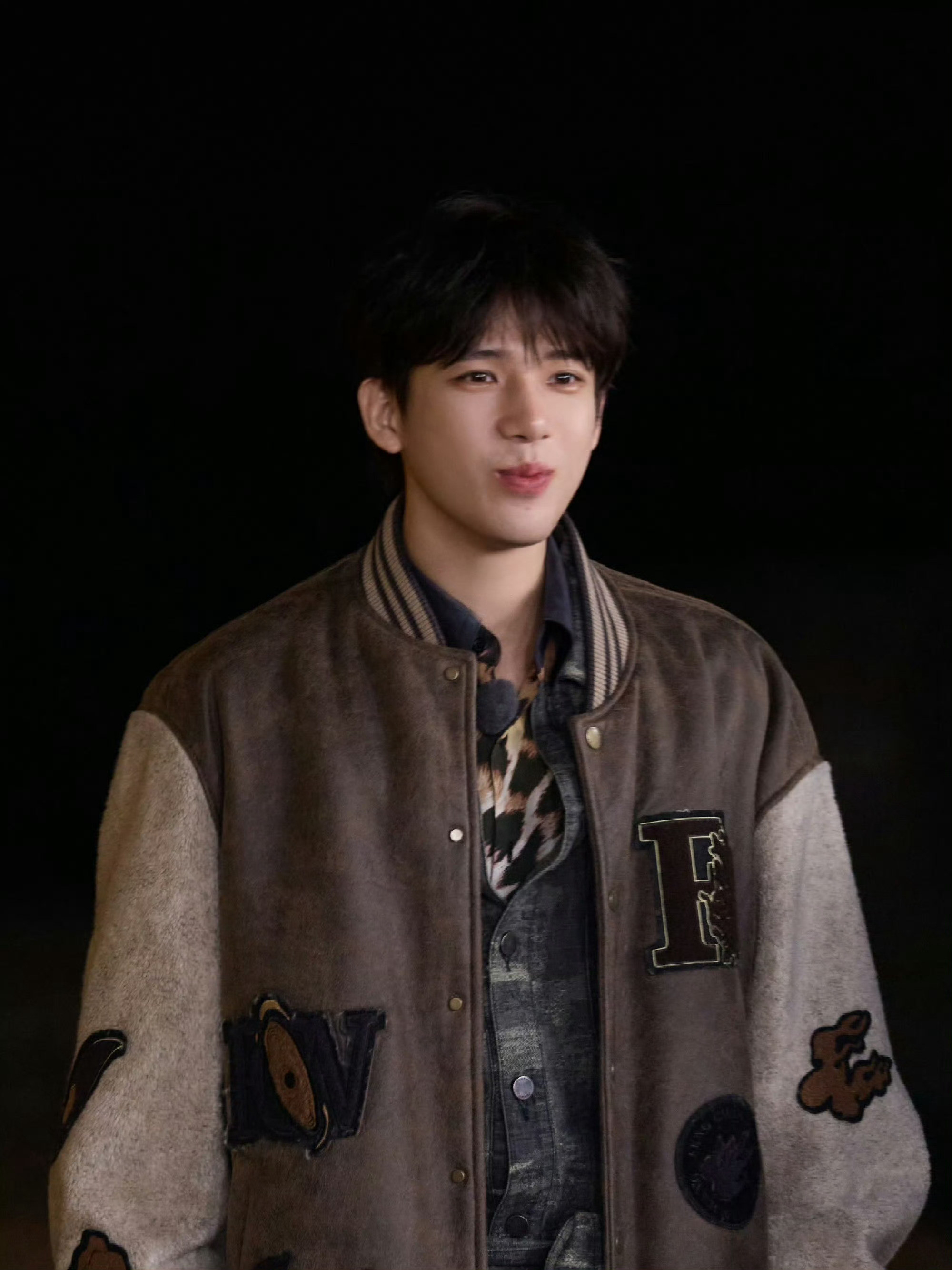 好喜欢我们老王哥呀如此水灵一个小王安宇！！！王安宇好可爱哈哈哈哈哈