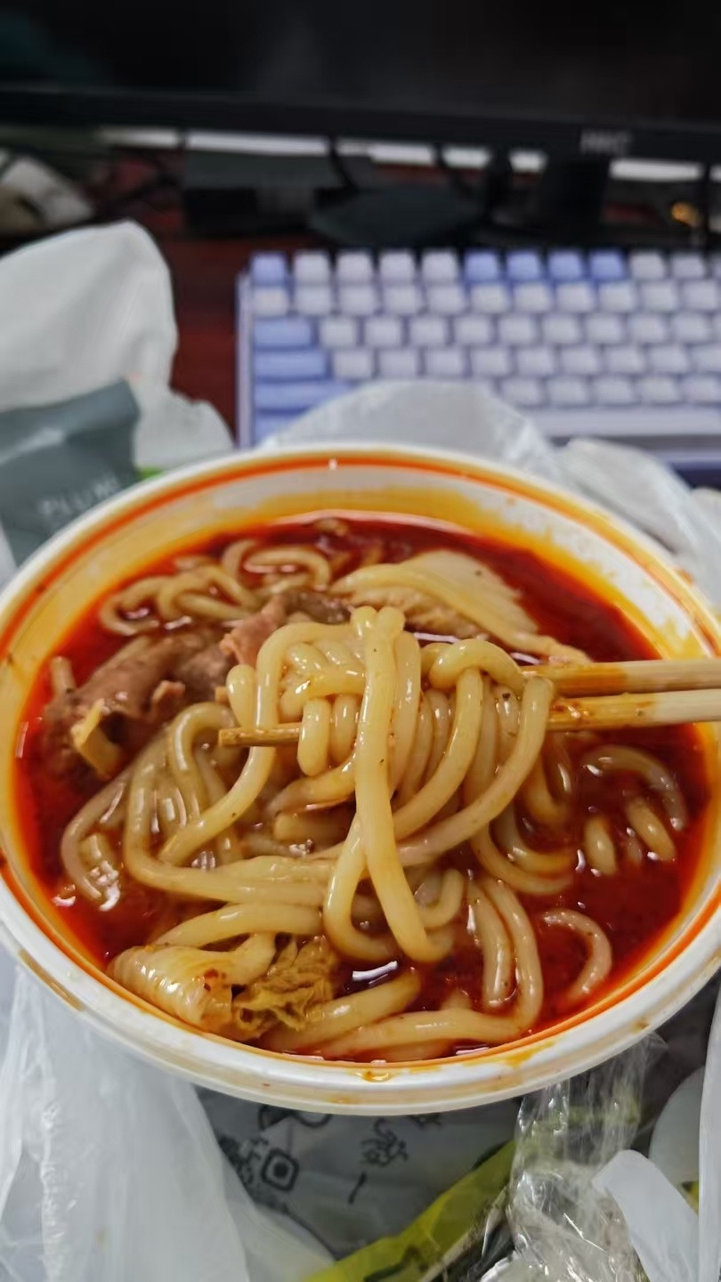 刘文祥紫薯精不说紫薯精个性怎么样，她爱吃的刘文祥是真的好吃，有品我上班就惦记