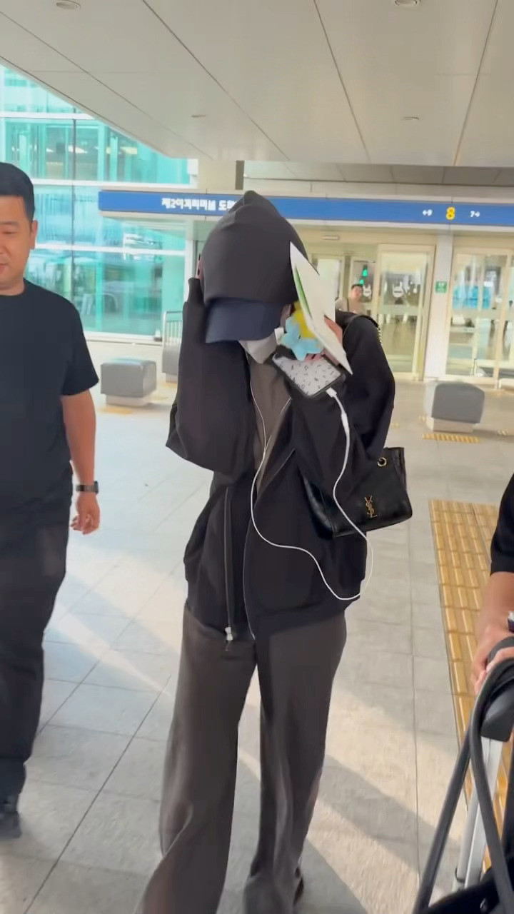 啊啊啊啊笑得我肚子疼。。挑战在朴彩英面前唱apt把她唱害羞这是什么i人地狱吗不管