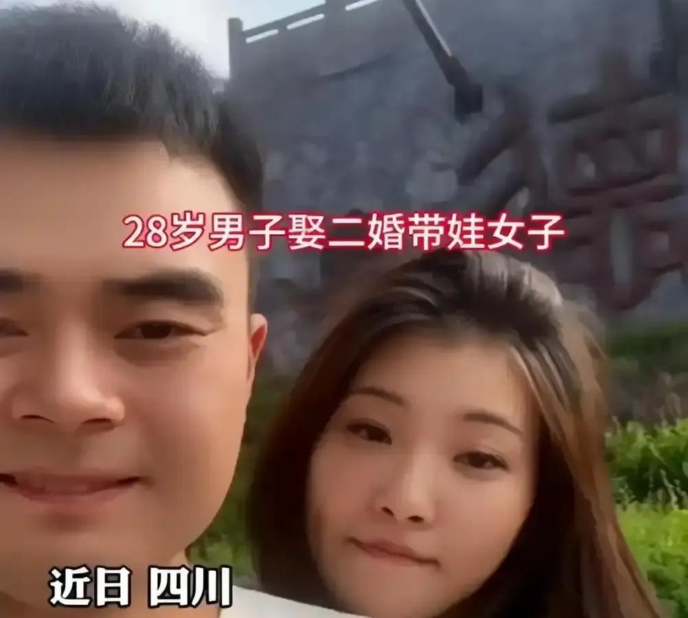 28岁四川小伙在相亲现场直接跳过同龄姑娘，一把牵起36岁离异带娃的大姐，当众放话