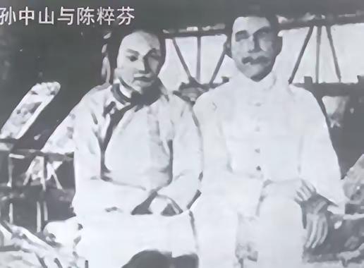 1925年，国父孙中山临终前，牵着夫人宋庆龄的手说：“我要睡地上。”宋庆龄劝他说