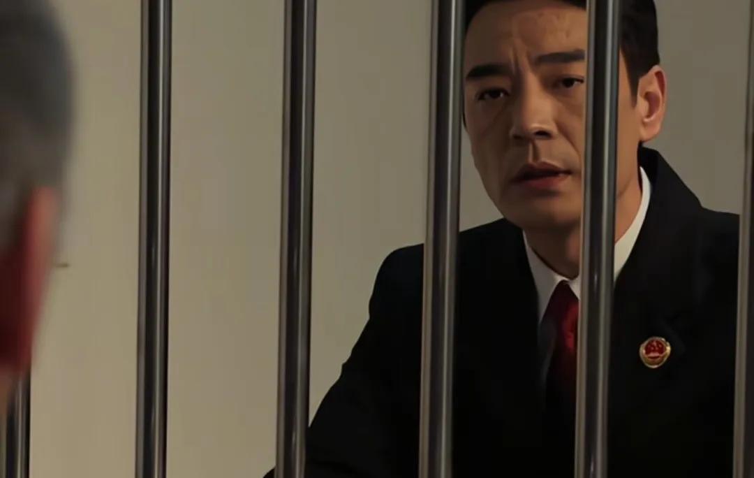 《以法之名》其实大家都看错李人骏了，他重新审理万海案是睡醒了吗，他其实是在装傻！