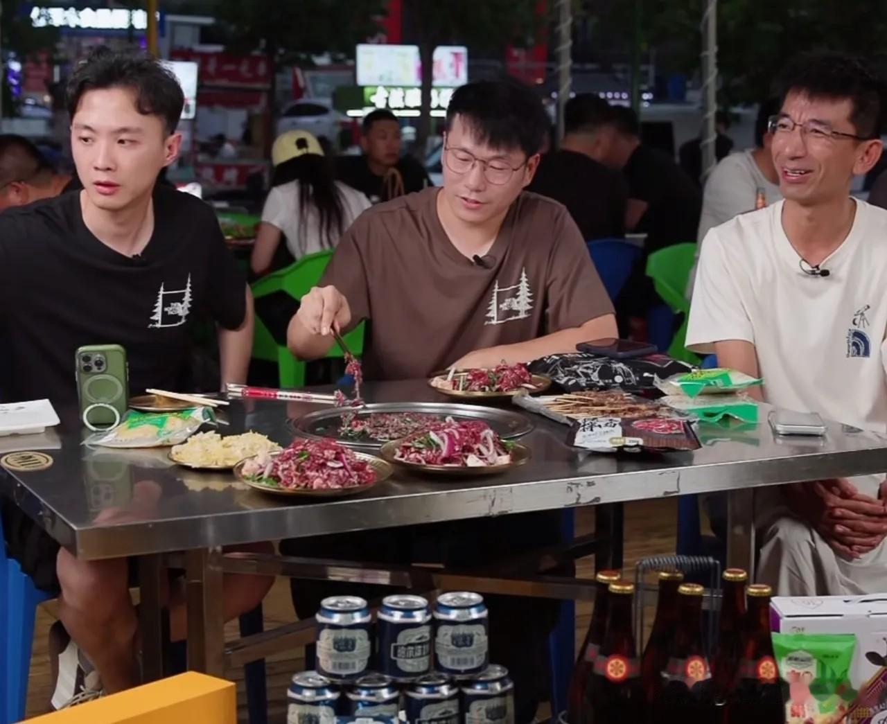 直播间不少观众一眼就察觉孙美丽状态不对劲，整场直播蔫蔫的，全程很少开口说话，和平
