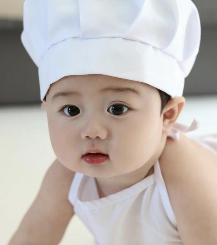 妈妈疑喂宝宝安眠药上夜班，警方介入引热议！近日，一则“妈妈为上夜班疑似给