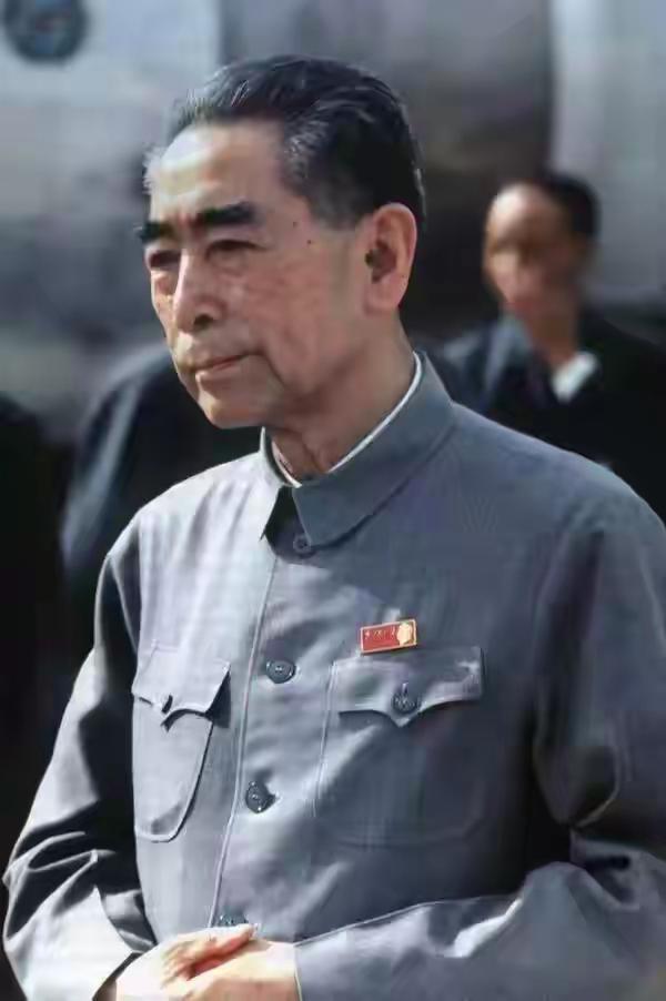 周总理晚年落泪：没有他，三万红军早已全军覆没所有人都同意开战，只有他坚决反
