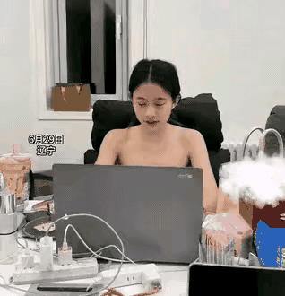 这角度绝了，容易误会～都错怪她迷惑角度拍摄