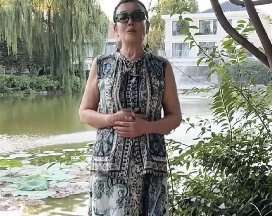 张兰暴瘦原因曝光：忙着海外开店太操劳网友劝她多注意休息张兰最近瘦了不少，变化