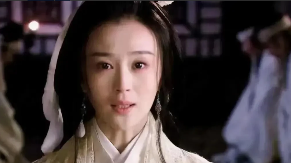 孙权的三弟孙翊被人暗杀身亡，孙翊的妻子徐氏，在祭奠了死去的丈夫后，正要去换丧服，