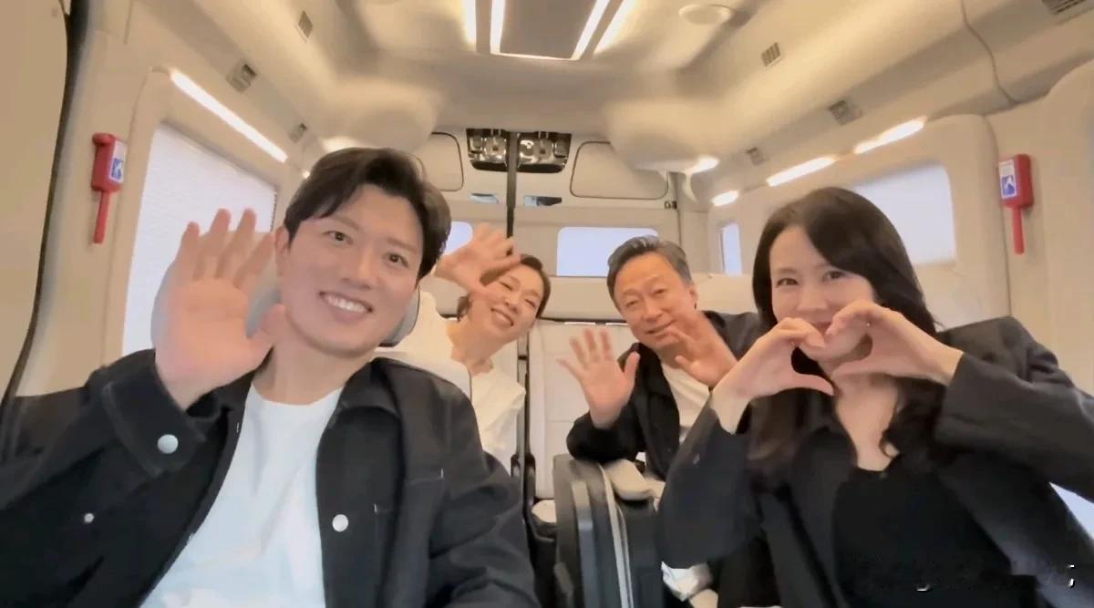 24日，演员孙艺珍在个人Instagram上上传了多张照片，并配文“现在去电影院