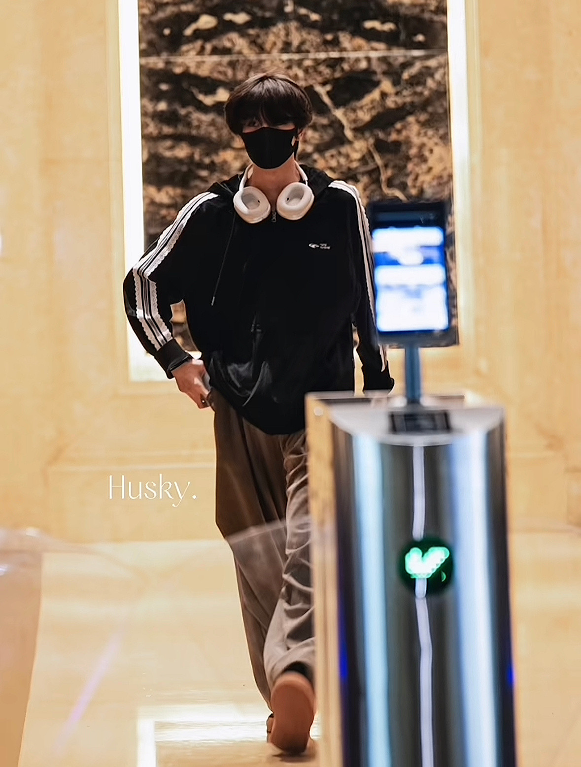 李煜东allblack下班盘点李煜东最近那些黑色系穿搭…此男自从14岁之后穿搭风