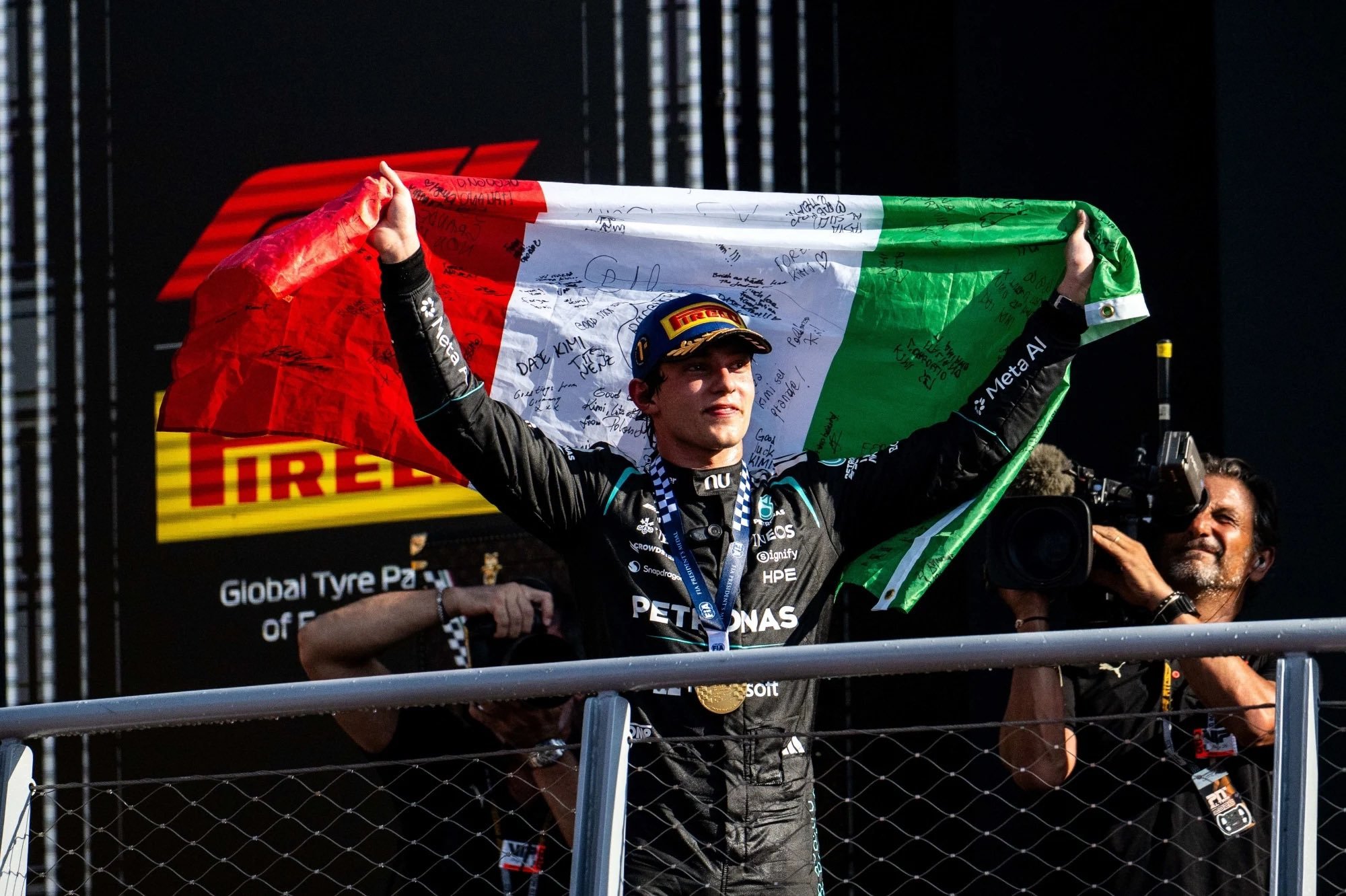 #F1#除了潜在的最年轻世界冠军以外，安东内利还有机会冲击以下成就：如果他能在余下比赛至少8次登上领