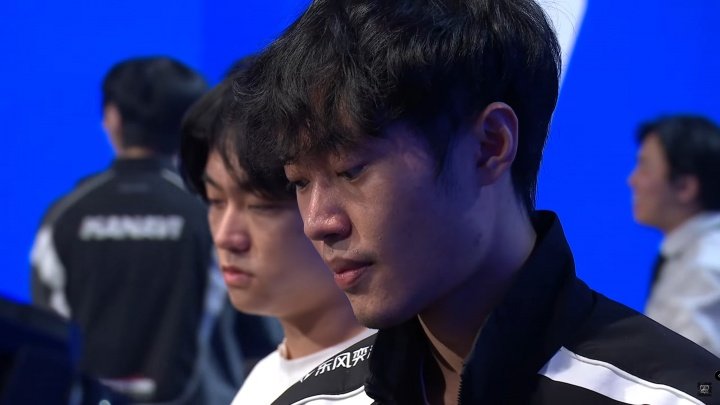 knight泪光太可惜了！​​​​左手赛后好像哭了，我们LPL一号种子16强