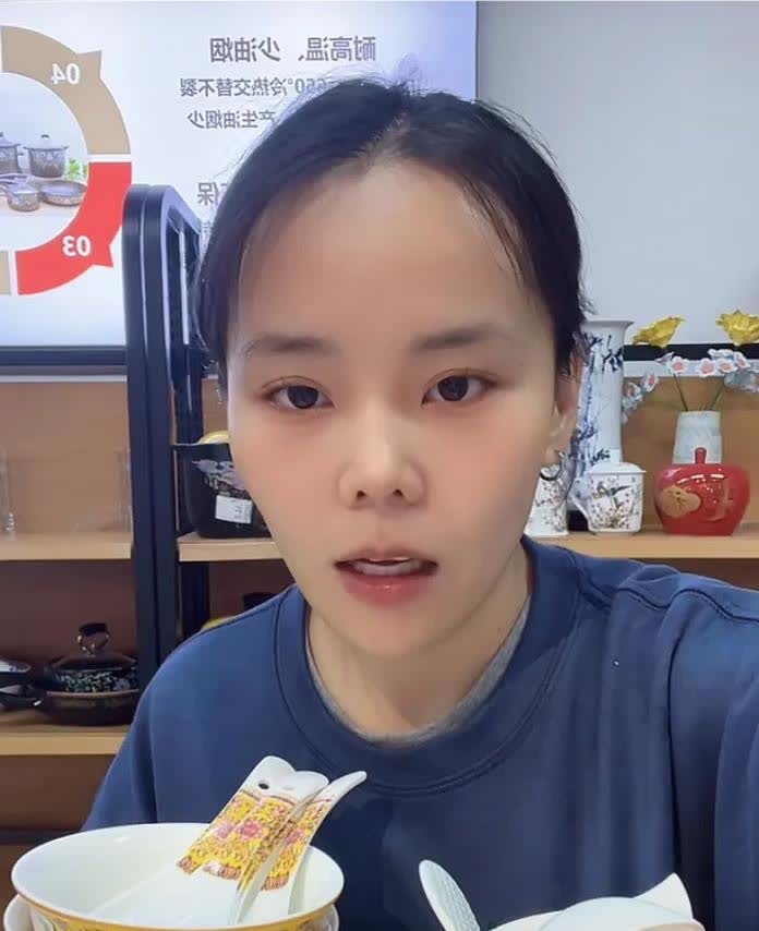 不要拿我和那两口子相提并论！有网友提到蛋糕两口，小熊说！小熊说到了暑假，