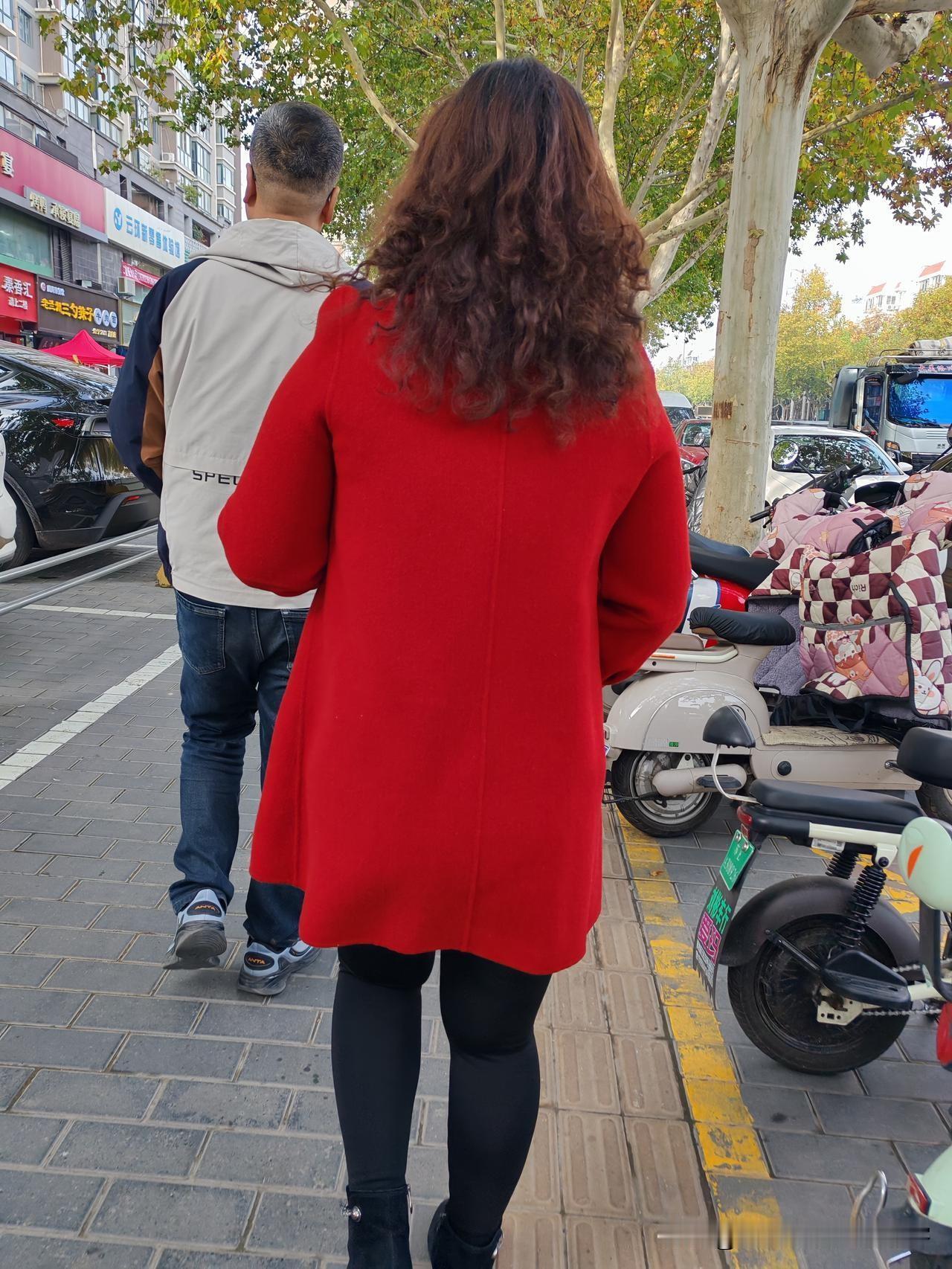 二婚市场有一个潜规则大家都心知肚明，没说出来而已一个女人带着一个男孩，事