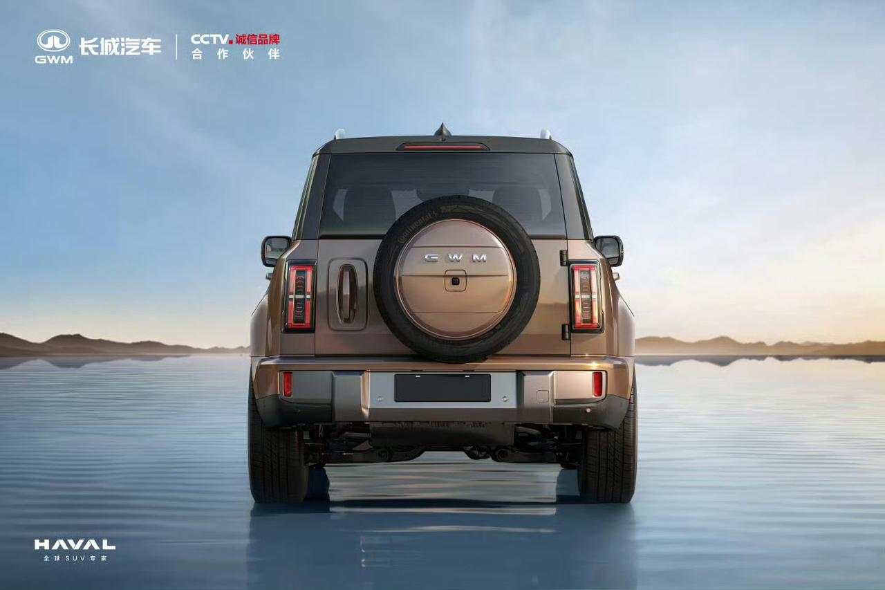 哈弗算是把方盒子玩明白了，分体式大灯，厚重有层次，配得上旗舰suv的名号，车身修