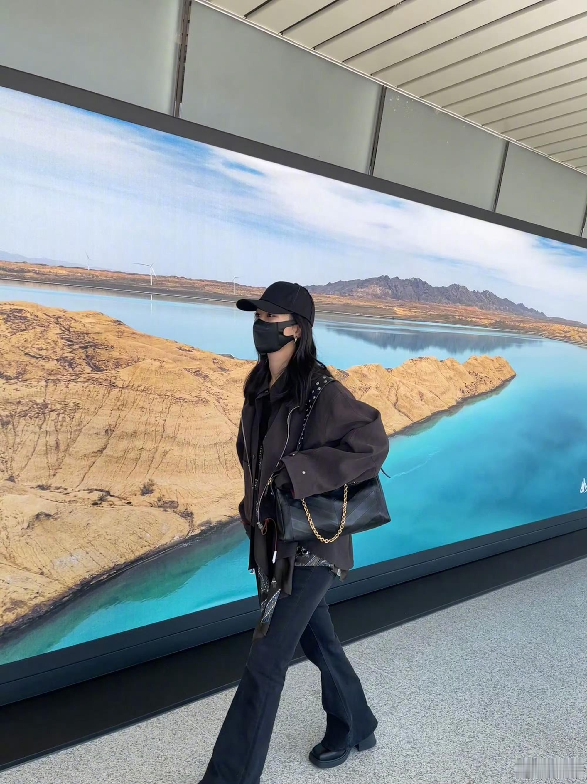 杨紫中秋营业！！！紫紫是去徒步了吗！！！​​​
