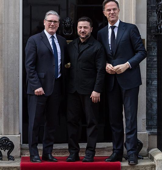 英国终于有脊梁了今天凌晨，英国首相斯塔默的话，听得真爽。最近几天，国际上