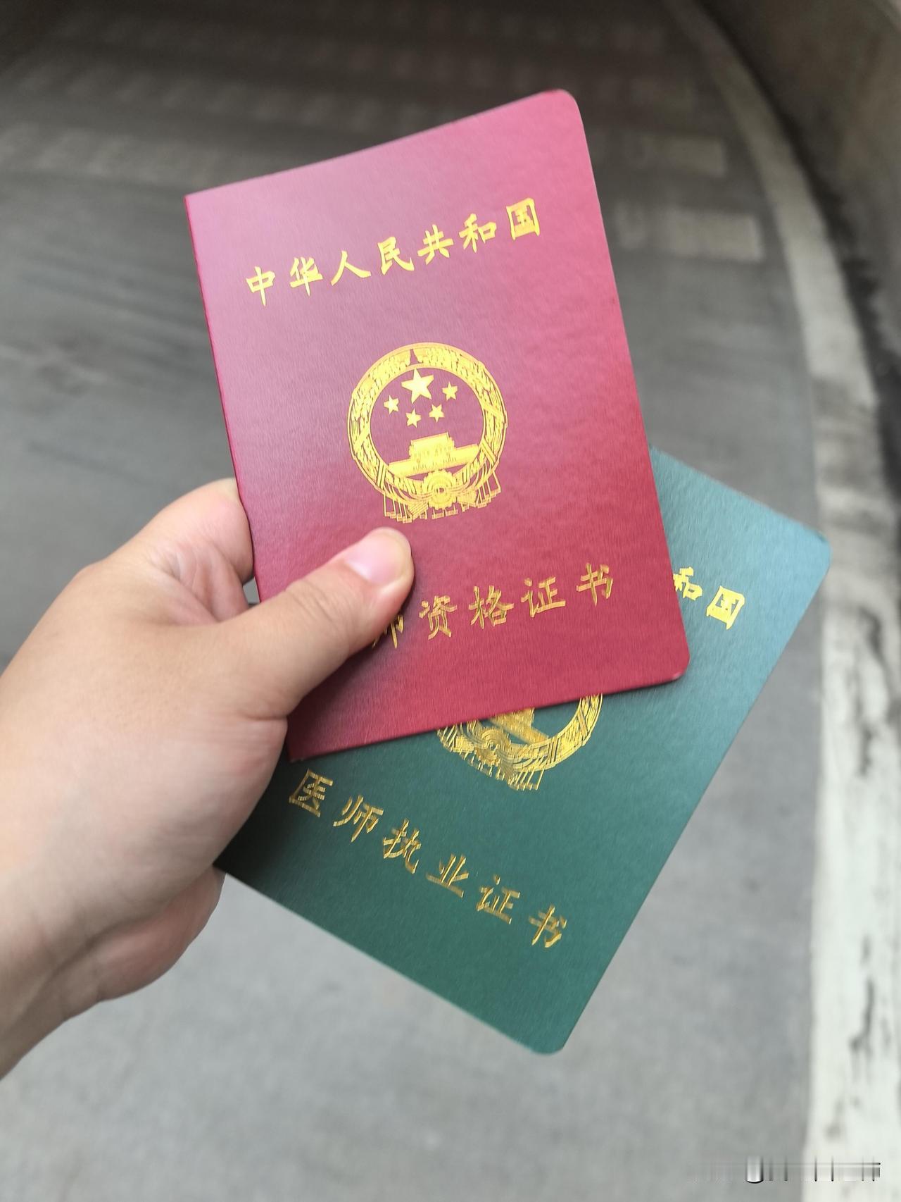 在只有两个人的科室里，我当了半年隐形人我是外科规培出身，有执业医师证，规培结业